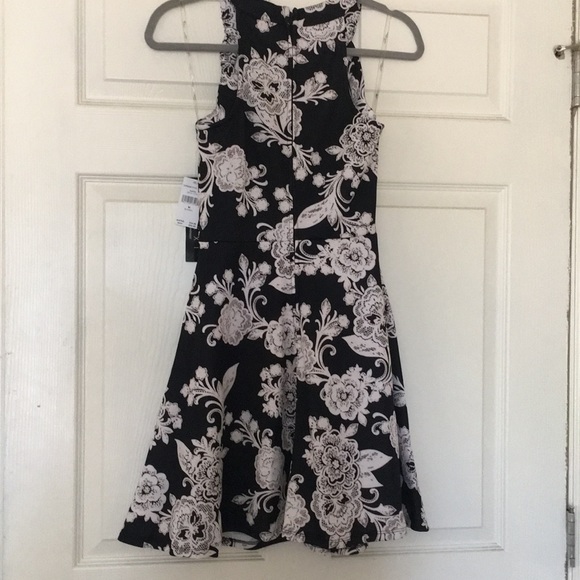 NWT!!! Flowered, flare dress - Picture 5 of 6